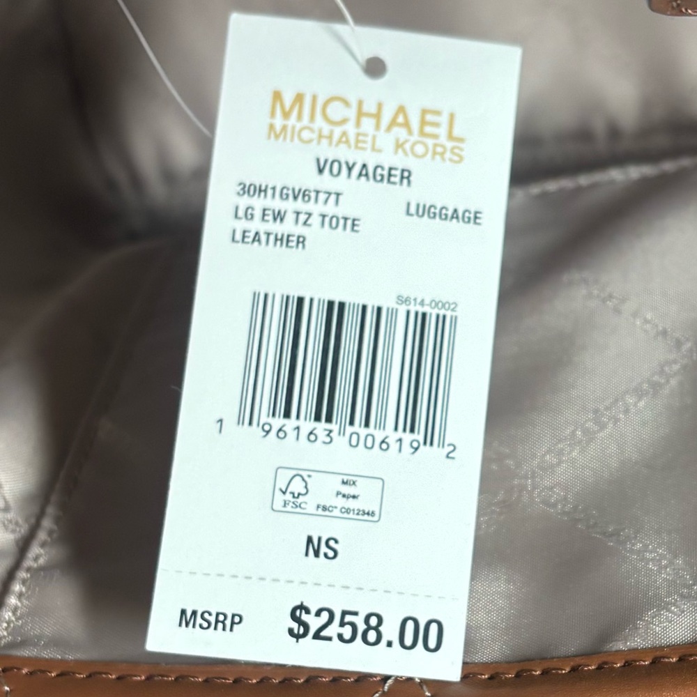 Michael Kors Voyager Large Saffiano Leather Tote - Picture 13 of 14